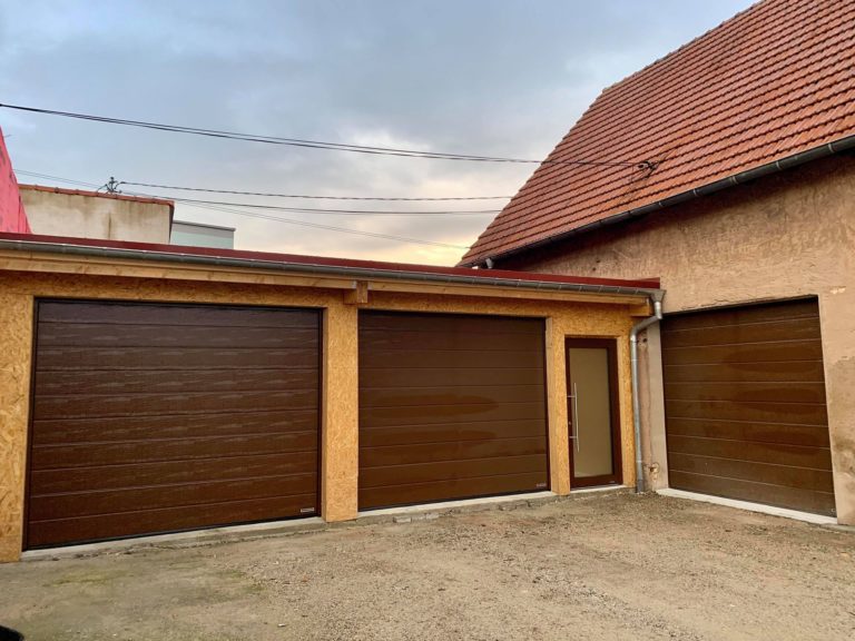 Chantier du jour : portes de garage avec sa porte d’entrée entièrement vitrée à 67 #haguenau N'hésitez pas à nous contacter pour étudier ensemble votre futur projet #porte #portail ou tout simplement pour un #dépannage #motorisations. Devis gratuit Fermetures Biechel - 67 Kurtzenhouse Tél : 0388721638